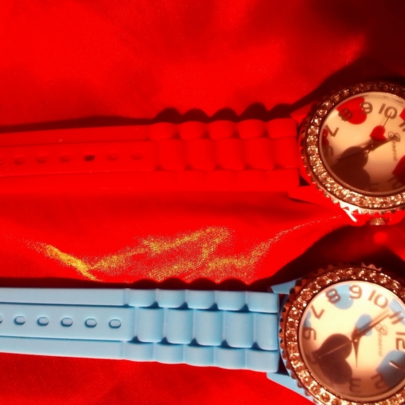 2 Floating Hearts Geneva Watches Red & Blue Silicone Straps 1 NWOT 1 Used - Picture 5 of 7